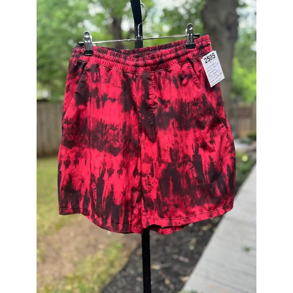 Men's Lululemon Pace Breaker Shorts Size Medium Gameday Red Black 7" Inseam - Picture 2 of 6